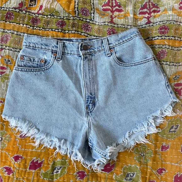 Vintage Levi’s 551 Jean shorts. most likely fit size 27” - Picture 4 of 7